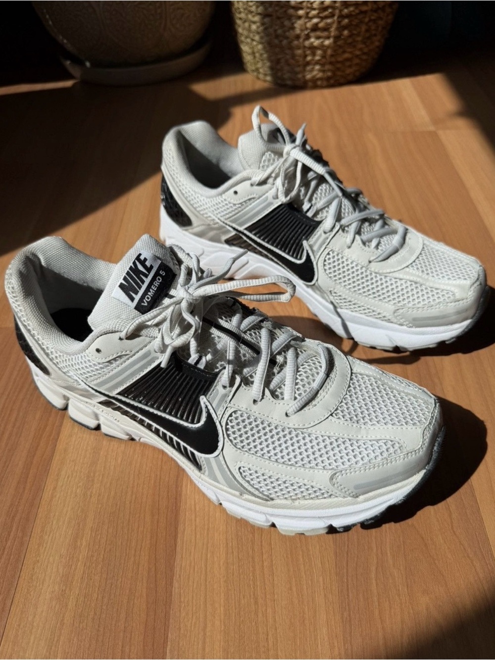 Nike Zoom Vomero 5 White Black Men’s Size 12 Sneakers